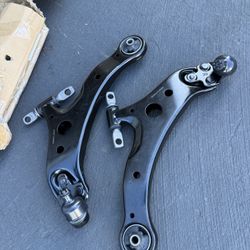 FRONT LOWER CONTROL ARMS CAMRY SOLARA LEXUS 