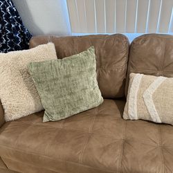 Brown Couch w pillows