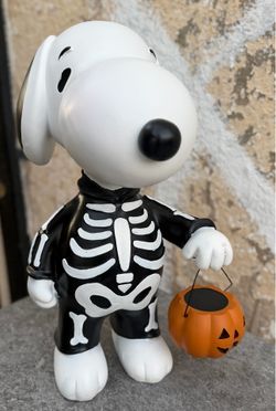 Halloween Snoopy skeleton statue