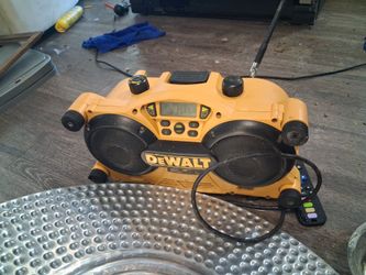 Dewalt battery charger and radio