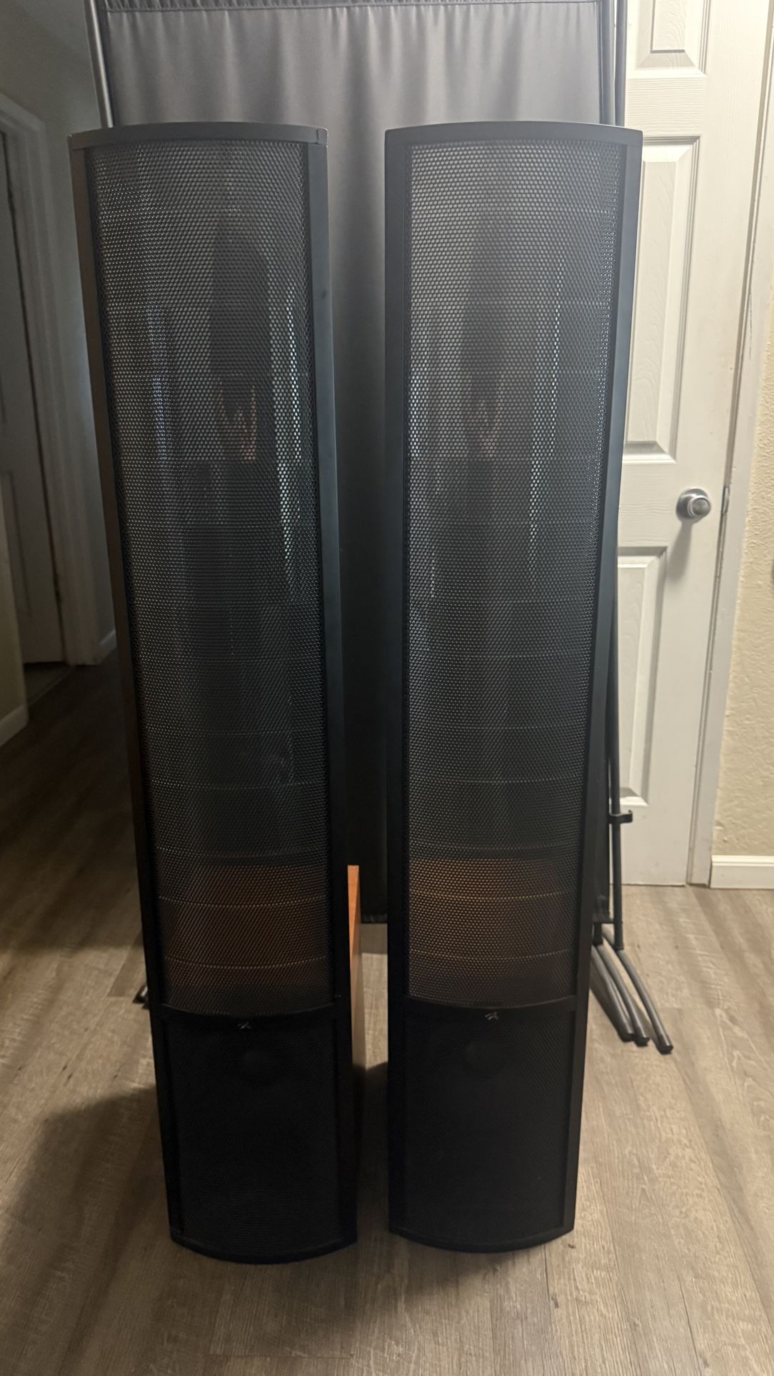 Martín Logan ESL Vantage Speakers And Yamaha Receiver RX-V685