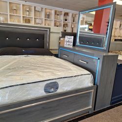 214..... Queen Bed Dresser And Mirror 