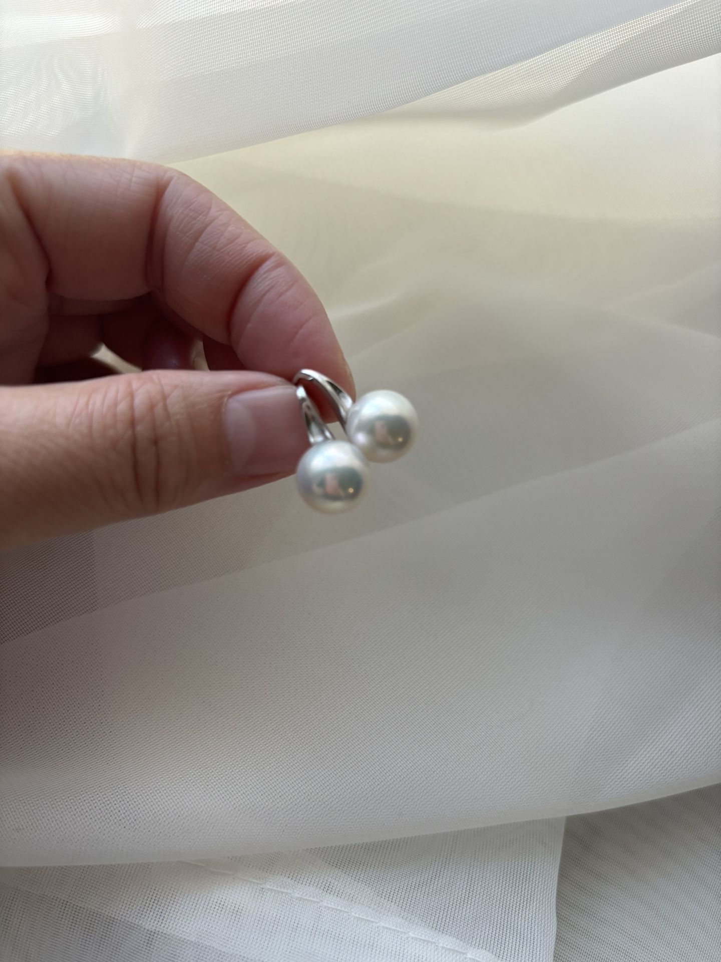 18K White Good Extremely Shiny Sea Peals Earrings