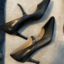 Heels Size 10 Like New 