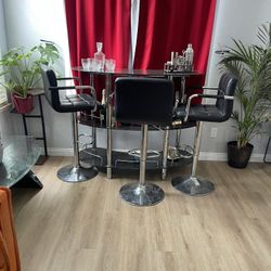 Bar W/ 3 Bar Stools
