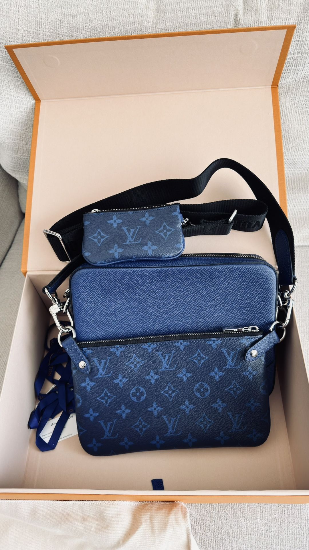 Louis Vuitton Trio Messenger (Cobalt)