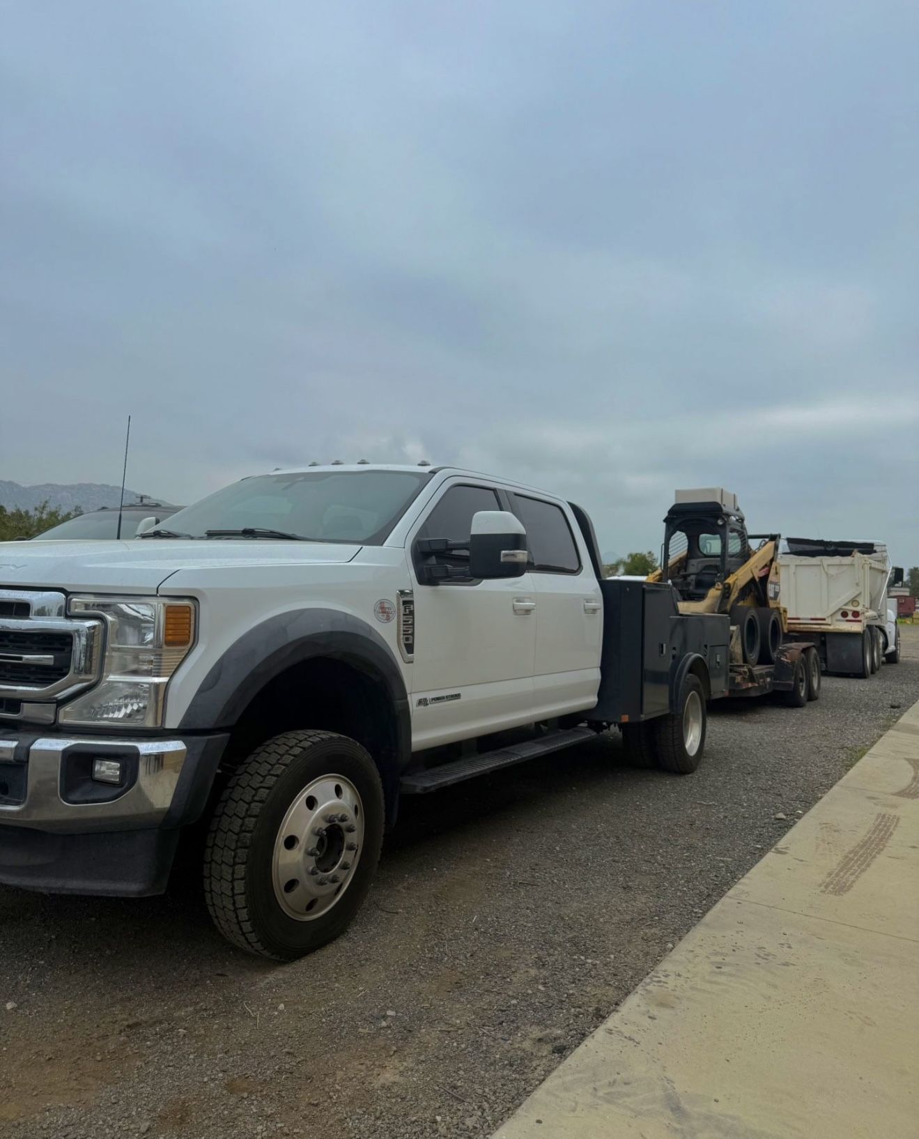 Dump Trailer / Mini Excavator