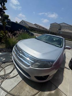 2010 Ford Fusion (clean, no accidents, good interior)