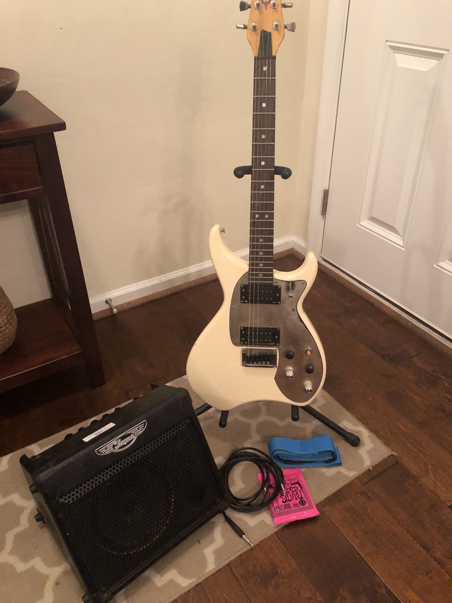 Daion Savage Electric Guitar w/ Amp