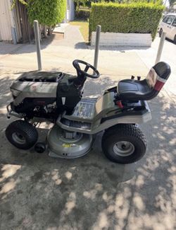 Murray MT200 42 in. 19.0 HP 540cc EX1900 Series Briggs and Stratton Engine Automatic Gas Riding Lawn