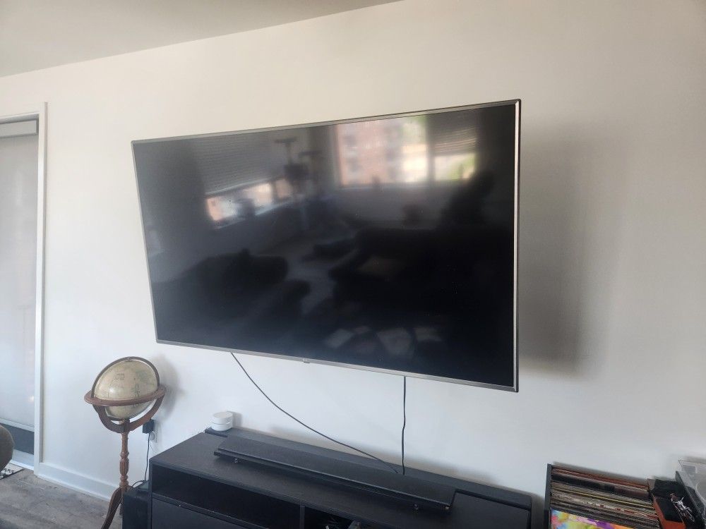75in LG TV With Mount