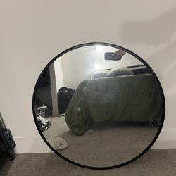 Round mirror 