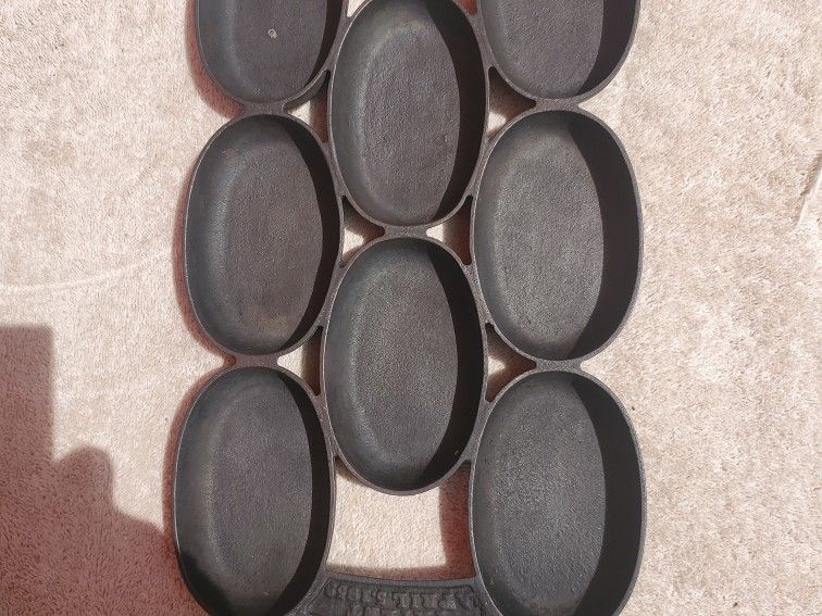 VINTAGE N. WATERMAN #5 CAST IRON OVAL MUFFIN PAN