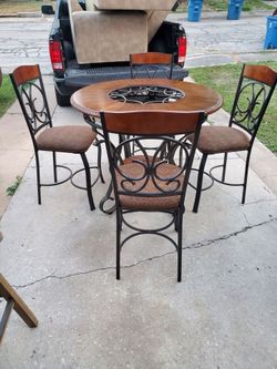 Ashley Glambrey 5-Piece Dining Set