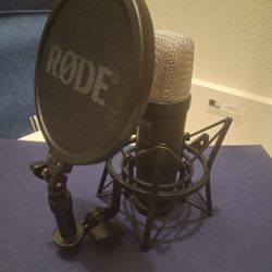 RODE NT1 5th generation w/ Internal shock mount