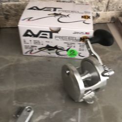 AVET MXJ 5.8 G2 "LEFT HAND" SILVER Saltwater Fishing Reel-NEW with BOX!! 