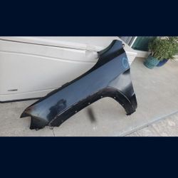 2011 - 2021 JEEP GRAND CHEROKEE LEFT
FENDER DRIVER SIDE USED OEM. X4