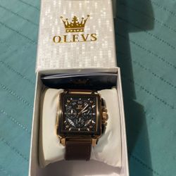 OLEVS square-shaped men's business chronograph watch featuring a rose gold case and a dark leather strap