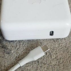 APPLE ORIGINAL USB-C 61 WATT  CHARGER GOR  MACBOOKS + Cable