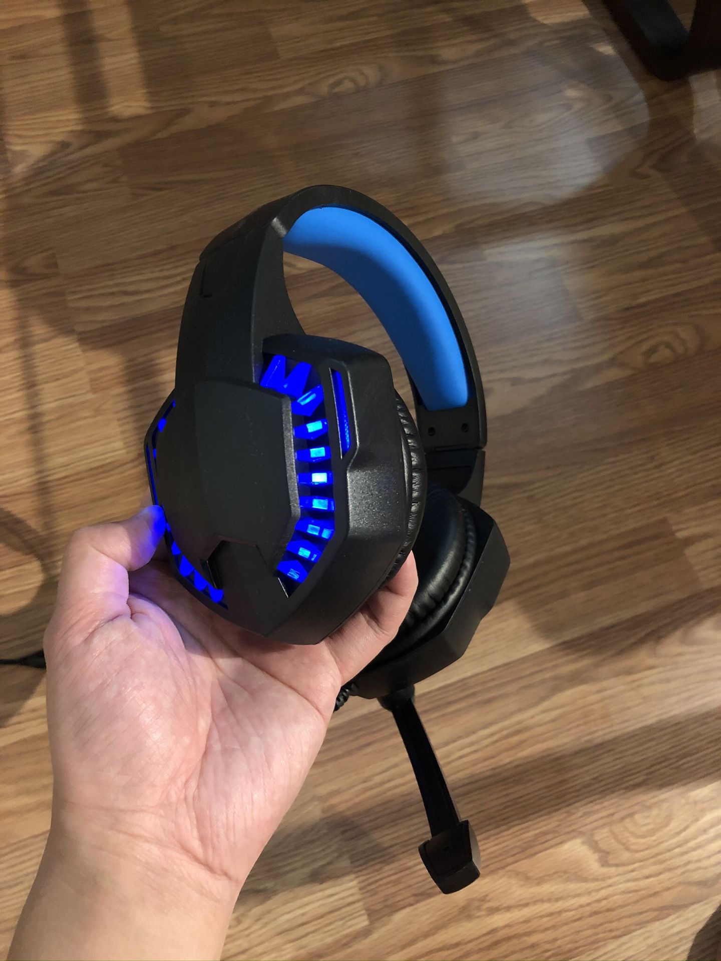 Brand New Gaming Headset for Fortnite PS4, PC, Xbox One Controller, Noise Cancelling Over Ear Headphones with Mic, LED Light, Bass Surround