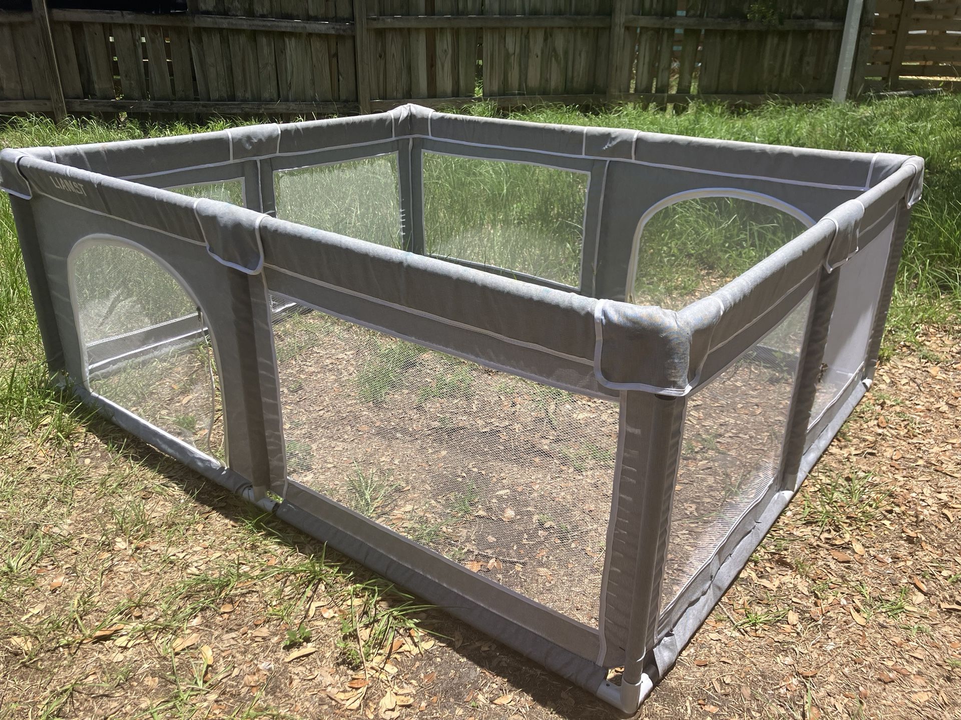 Play pen / baby gate (DELIVERY AVAILABLE