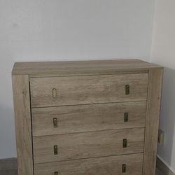 Modern Light Wood 4-Drawer Dresser with Metal Handles – New