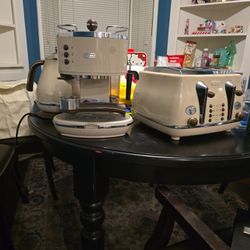 DeLonghi Kitchen Appliance Set