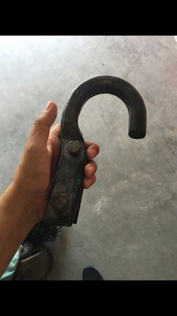 Universal tow hook