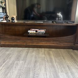 Centennial / N 5th * FREE TV STAND