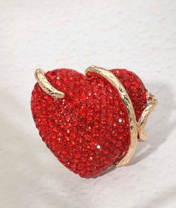 STONE RED HEART RING