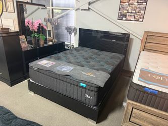 Amazing bedroom set. Easy financing. 🔥👀💜