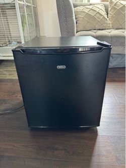 1.7 cu. Ft. Sunbeam mini fridge