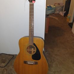 Yamaha Acoustic Guitar 