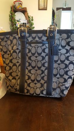 Nice blk coach purse 35 firm