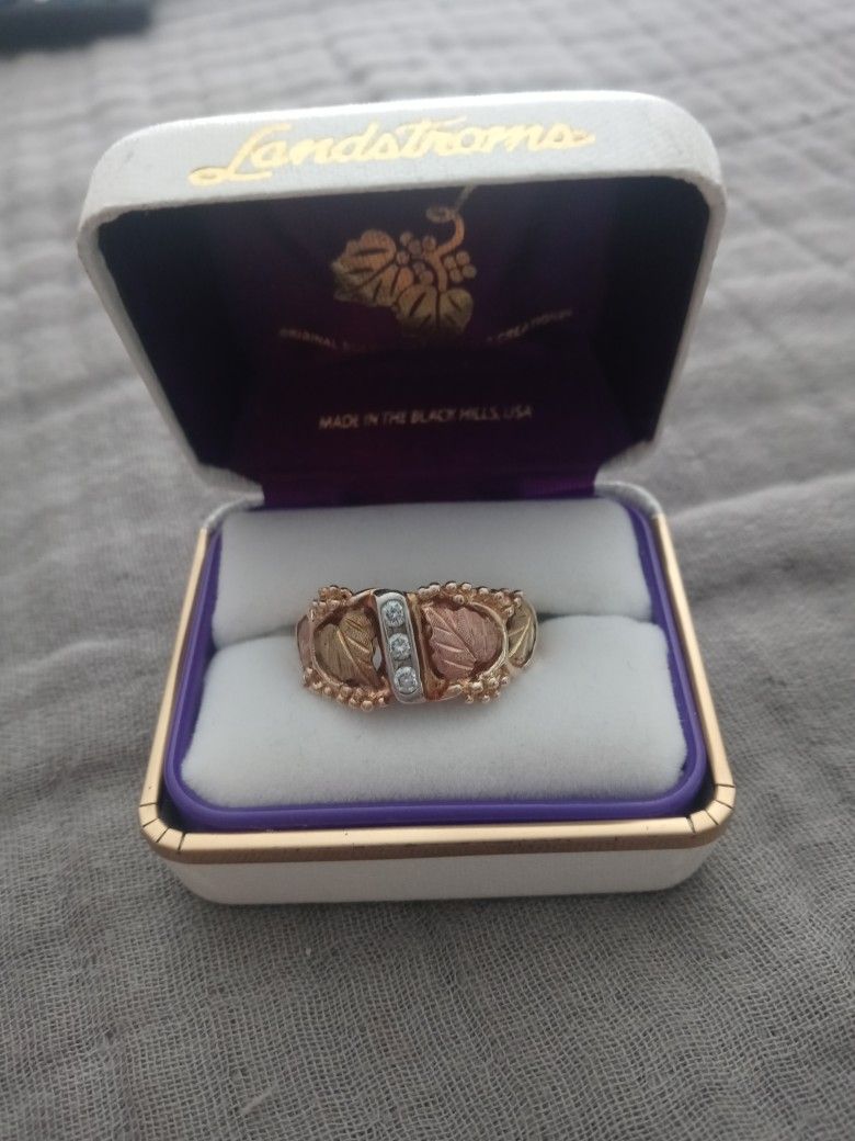 14 Karat Gold Ring With Natural Diamonds
