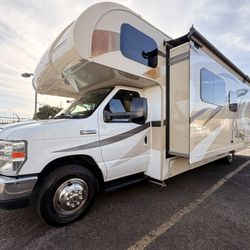 2016 Quantum Class C PD31 W/Huge Slide leveling jacks Only 43K miles