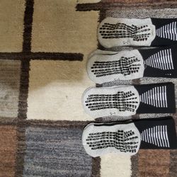 Kids 1-5 Gripped Socks B1