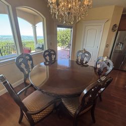 Extendable Dining room Table Set