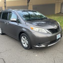 2012 Toyota Sienna
