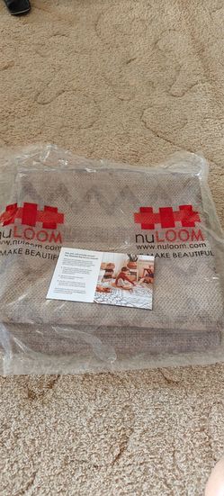 NEW.  6 x9 ft  nuLOOM washable rug featuring a textured, geometric pattern