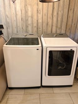 Samsung 5.2 cu. ft. Smart Top Load Washer and 7.4 cu. ft. Vented Dryer Set