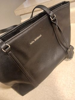 Bolsa color negro.   Original
