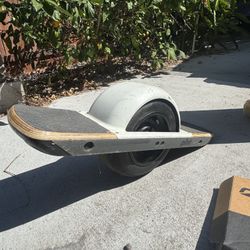 Onewheel Pint – Only 99 Miles – Charger + Extra Footpads – $350 OBO