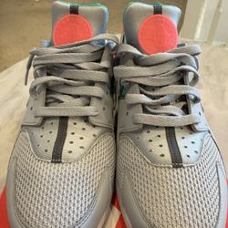 NIKE AIR HUARACHE (Size 11) (Worn 2x)