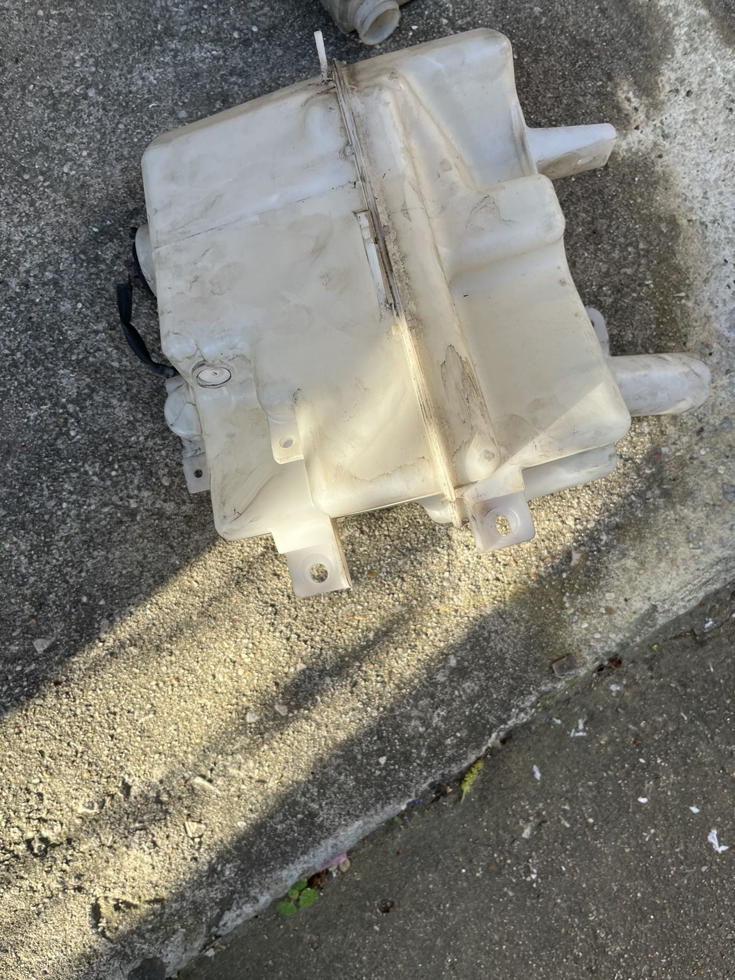 Windshield Washer Bottle For Infiniti G37,G35, And Q40.