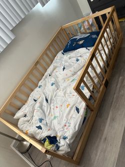 Toddler floor bed