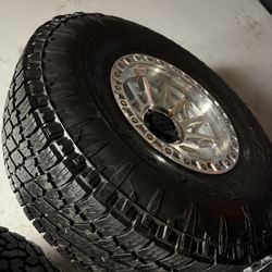 Vendo Set De Rines Nuevos 17x9 De Ancho De 5-127 Lugs Con Llantas 37/12.50/R17 Nitto Alterrain Las 4 Por $980