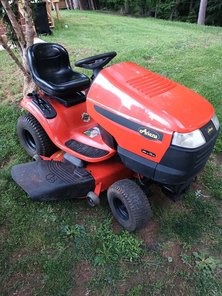 Delivery. Heavy Duty Ariens Riding Mower