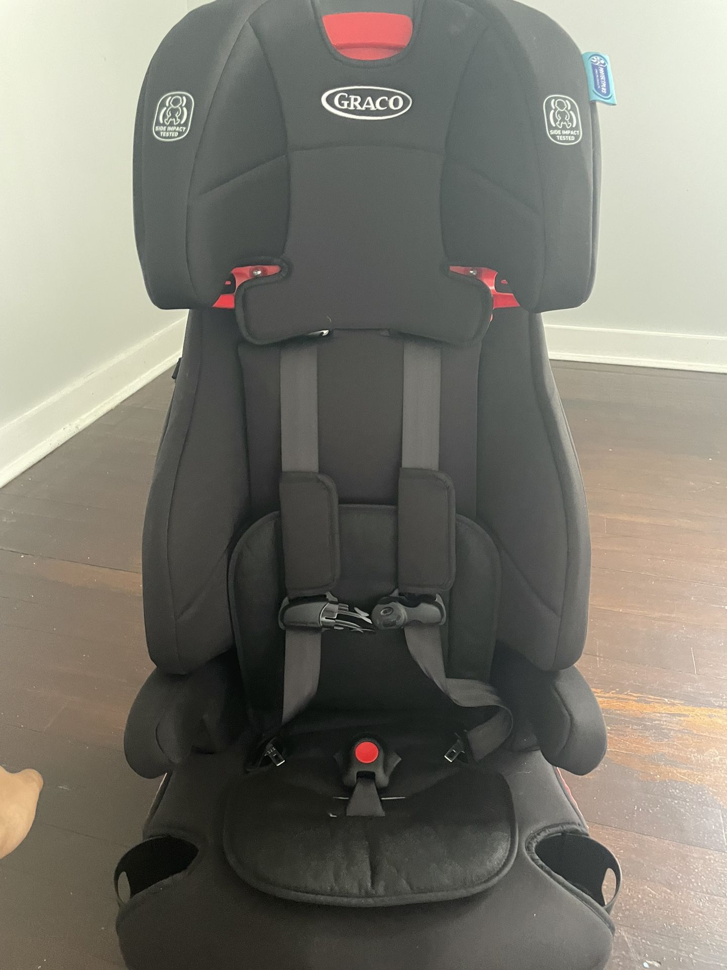 I am selling a Draco chair in perfect condition.