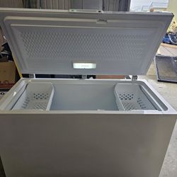 Frigidaire Deep Freezer Chest 